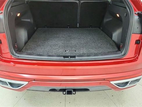 Used 2021 Volkswagen Atlas Cross Sport SE w/ Panoramic Sunroof Package image 14