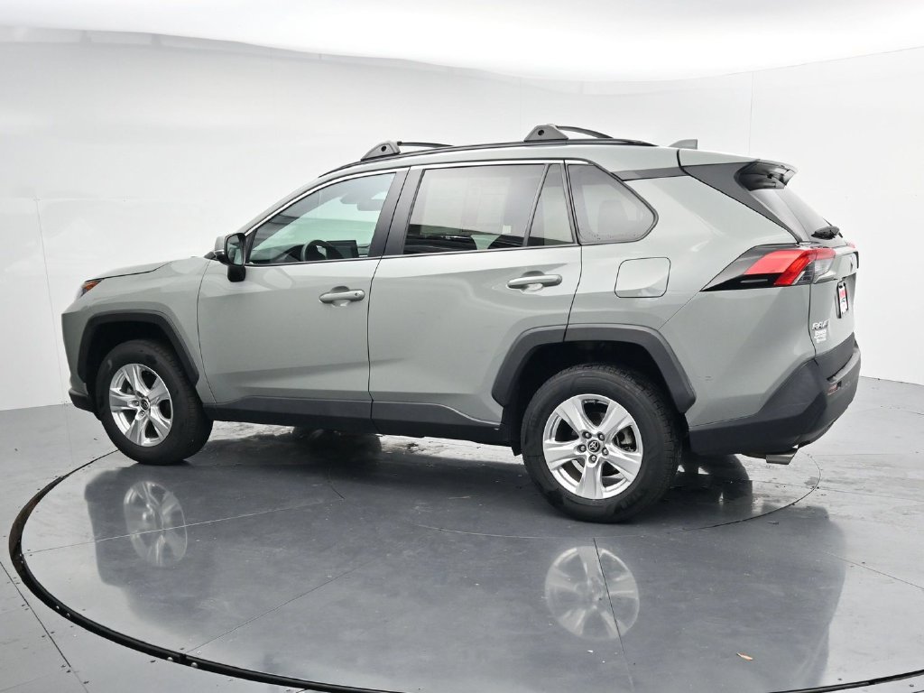 Used 2021 Toyota RAV4 XLE w/ Convenience Package AWD/4WD image 5