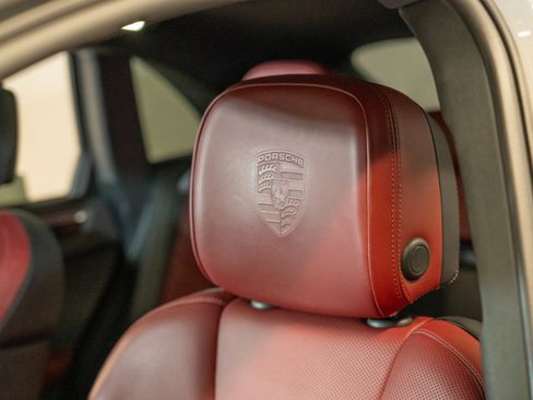 Certified 2023 Porsche Macan Turbo AWD/4WD image 17