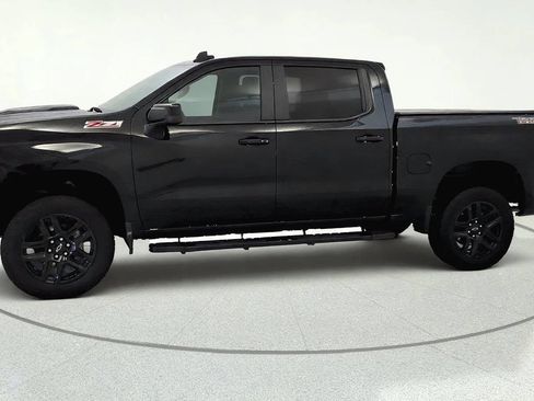 Used 2025 Chevrolet Silverado 1500 LT Trail Boss w/ Convenience Package II AWD/4WD image 3