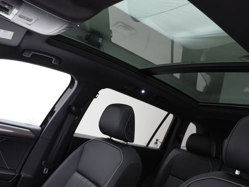 Used 2024 Volkswagen Tiguan SE R-Line image 17