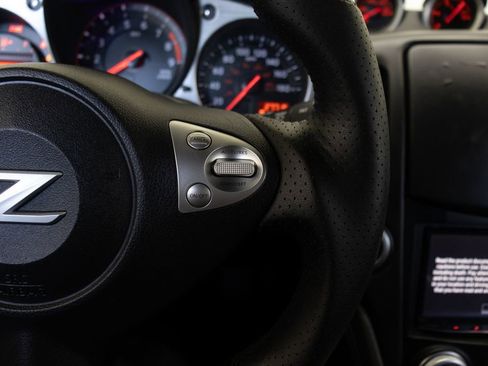 Used 2016 Nissan 370Z Coupe RWD image 28
