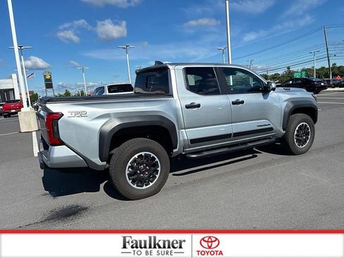 Used 2024 Toyota Tacoma TRD Off-Road w/ TRD Off Road Premium Package AWD/4WD image 7