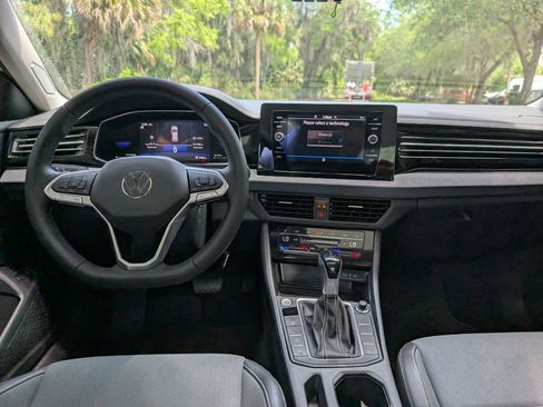 Used 2025 Volkswagen Jetta SE image 13