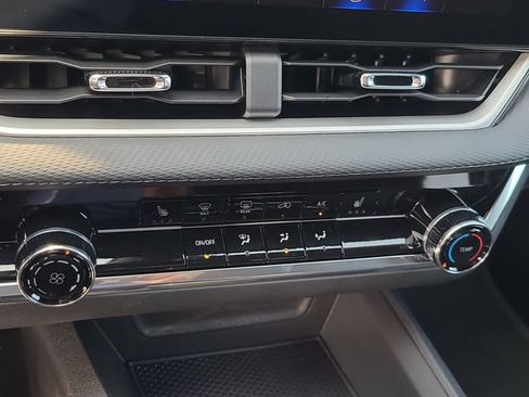 New 2026 Chevrolet Equinox LT w/ Safety and Technology Package FWD image 27