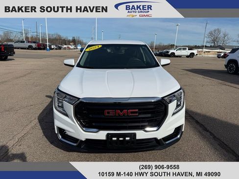 Used 2024 GMC Terrain SLE FWD image 2