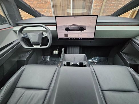 Used 2025 Tesla Cybertruck AWD Crew Cab image 43