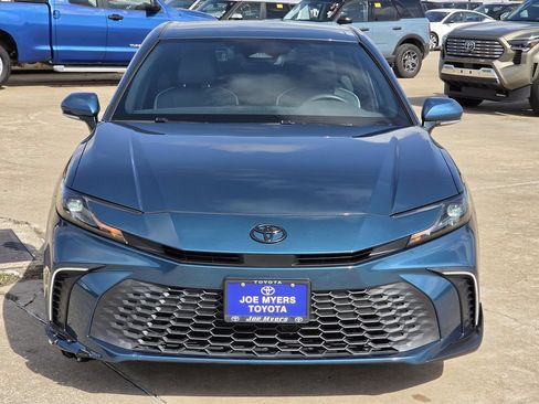 Used 2025 Toyota Camry SE FWD image 3