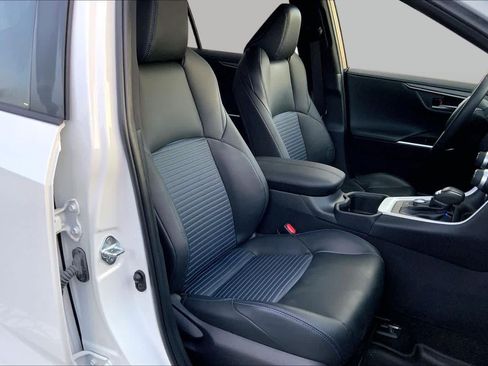 Used 2023 Toyota RAV4 XSE AWD/4WD image 9