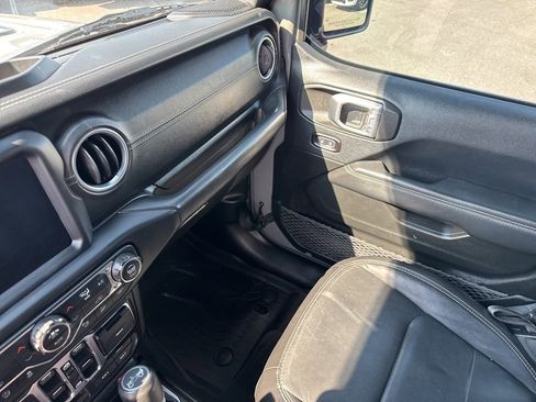 Used 2018 Jeep Wrangler Unlimited Sahara w/ Quick Order Package 24M Moab image 36