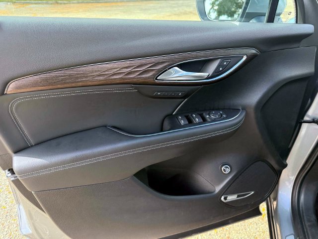 Used 2023 Buick Envision Avenir AWD/4WD image 18
