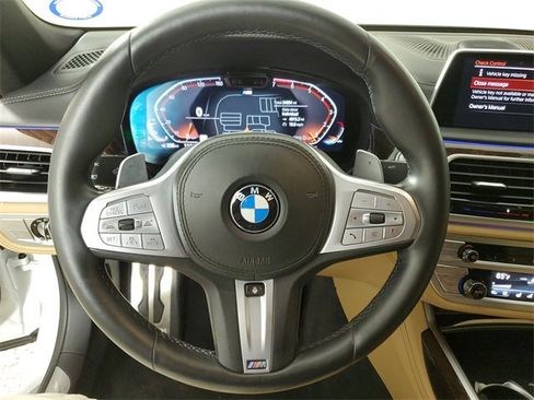Used 2022 BMW 750i xDrive w/ Executive Package image 23