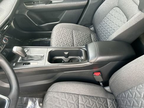Used 2025 Nissan Kicks SV AWD/4WD image 19