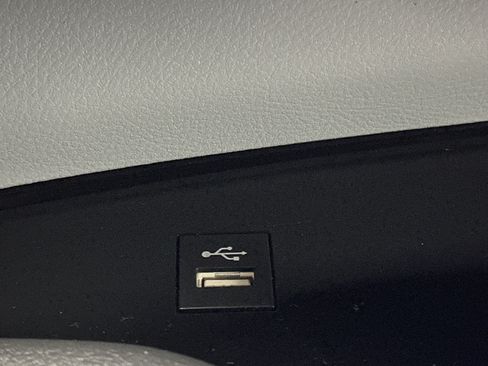 Used 2025 Toyota Sienna LE image 37