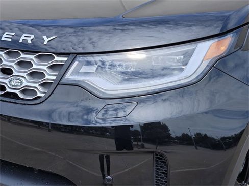 New 2025 Land Rover Discovery S image 5