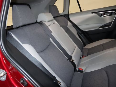 Used 2022 Toyota RAV4 XLE image 63