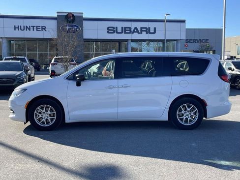 Used 2024 Chrysler Voyager LX image 25