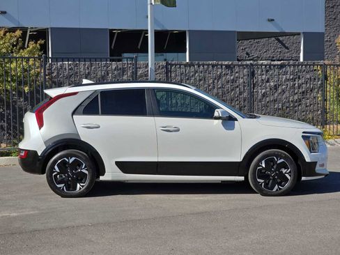 Used 2023 Kia Niro Wave image 10