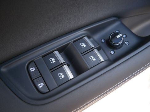 Certified 2025 Audi Q8 Prestige w/ Prestige Package image 21