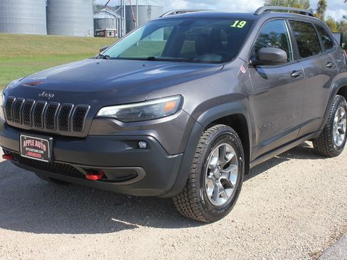 Used 2019 Jeep Cherokee Trailhawk w/ Comfort/Convenience Group AWD/4WD image 2