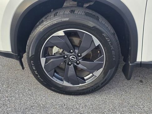 Used 2024 Nissan Rogue SV w/ SV Premium Package FWD image 10