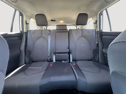 Used 2022 Toyota Highlander L image 13