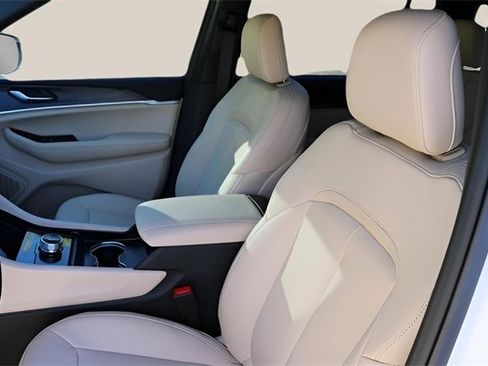 New 2025 Jeep Grand Cherokee L Limited image 12