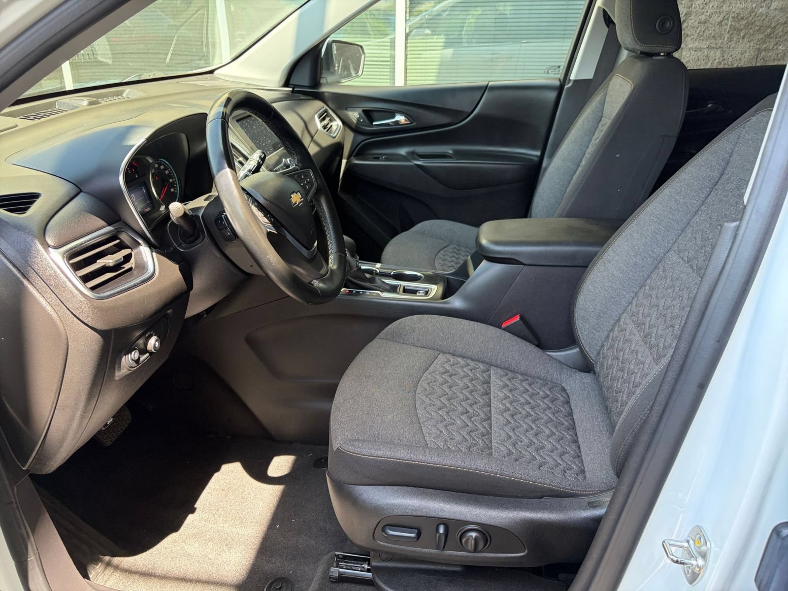 Used 2024 Chevrolet Equinox LT FWD image 27