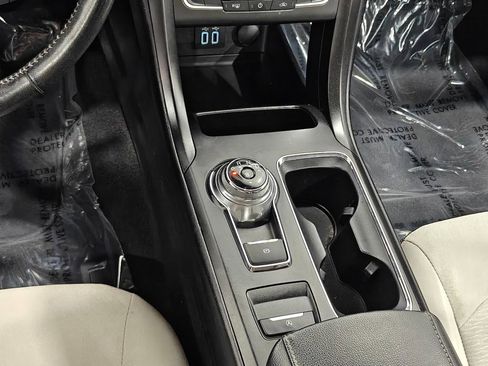 Used 2019 Ford Fusion SE w/ Equipment Group 151A FWD image 8