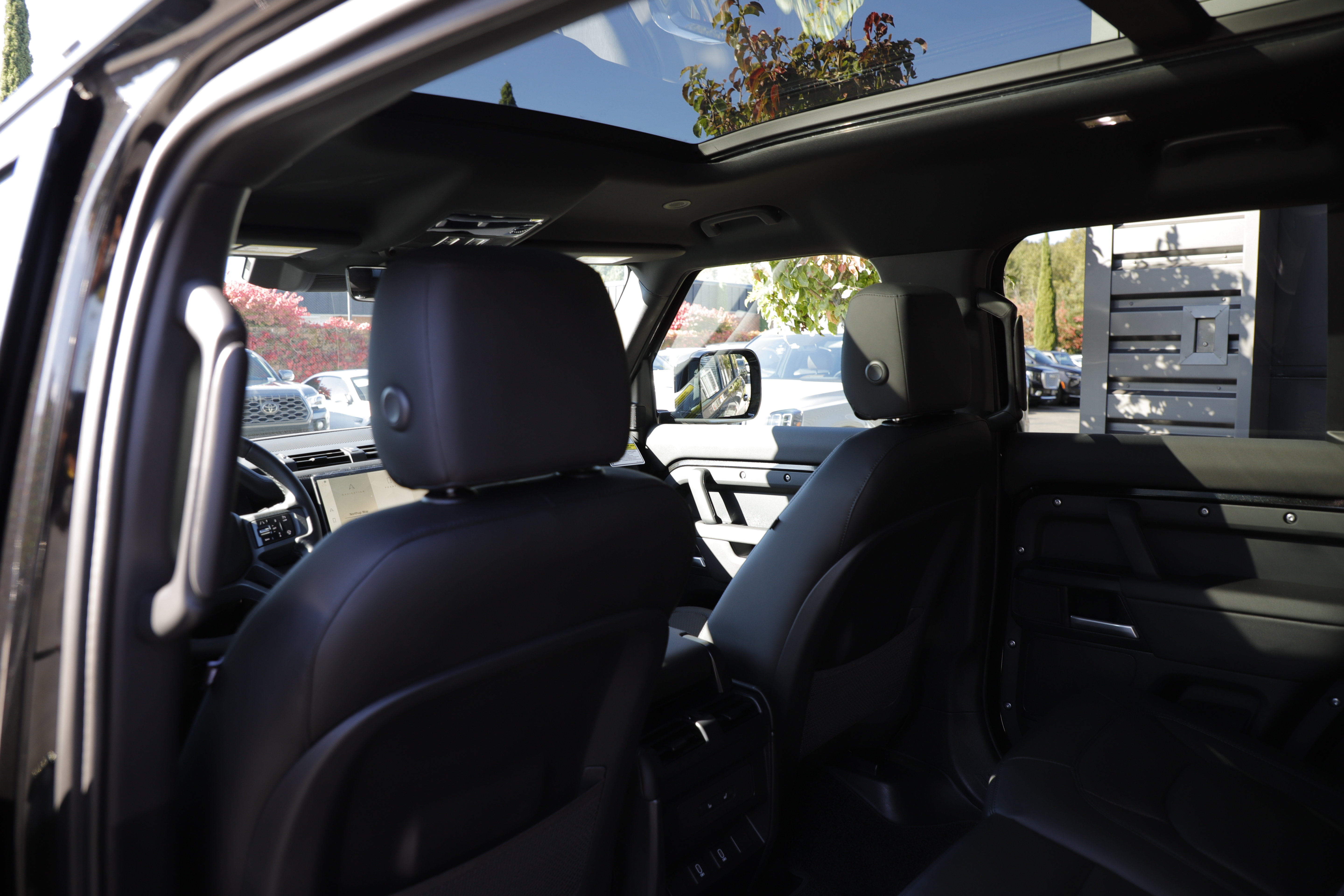 New 2026 Land Rover Defender 110 X-Dynamic SE AWD/4WD image 13
