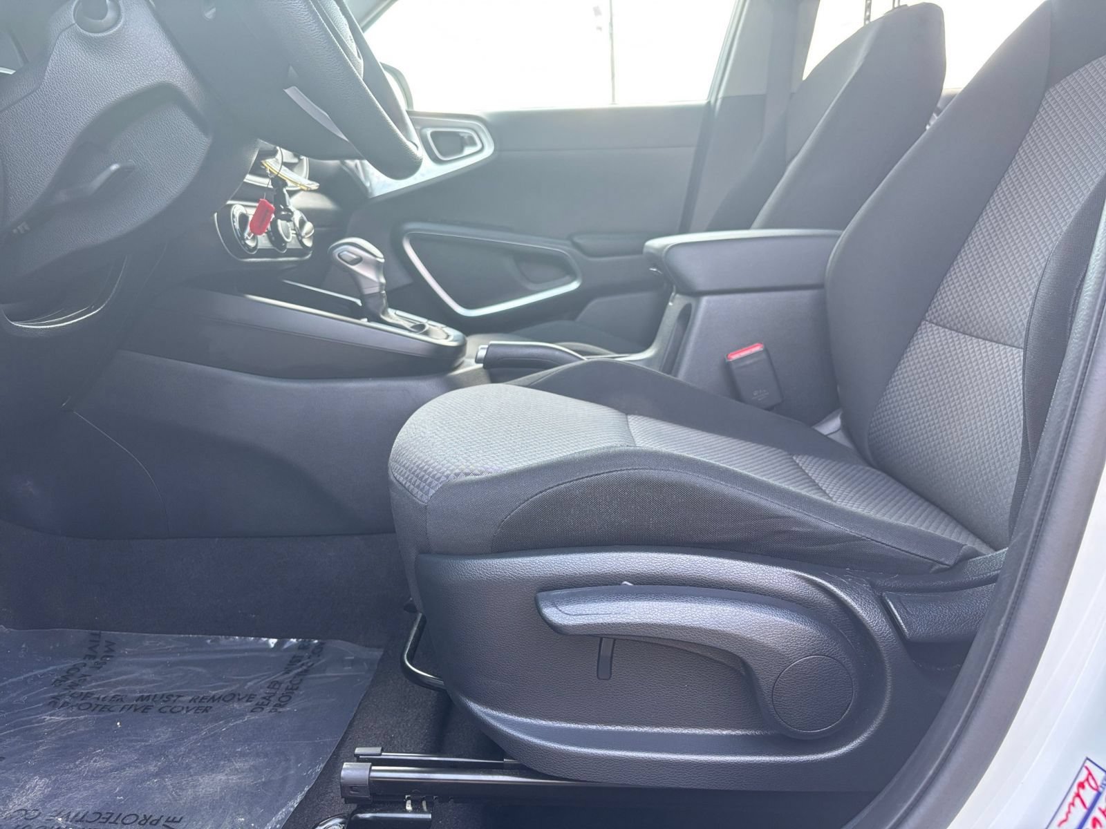 Used 2025 Kia Soul LX w/ LX Technology Package FWD image 22