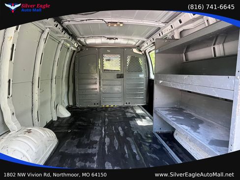 Used 2017 Chevrolet Express 2500 RWD image 9