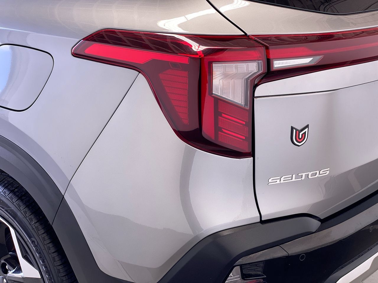 Certified 2025 Kia Seltos EX w/ EX Sunroof Package FWD image 9