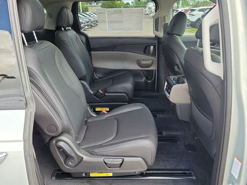 New 2026 Kia Carnival SX FWD image 12