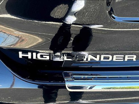 Used 2025 Toyota Highlander Platinum image 9