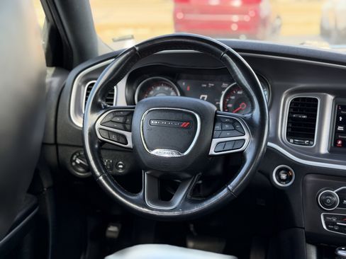 Used 2022 Dodge Charger SXT w/ Leather Interior Group RWD image 12