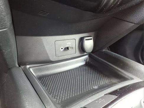 Used 2018 Nissan Rogue SV AWD/4WD image 18