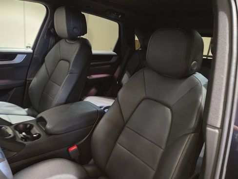 Used 2024 Porsche Cayenne AWD/4WD image 6