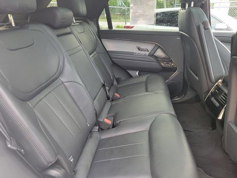 Used 2025 Land Rover Range Rover Sport SE image 10