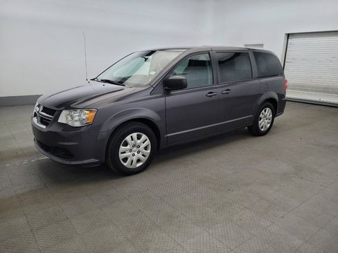 Used 2018 Dodge Grand Caravan SE image 2