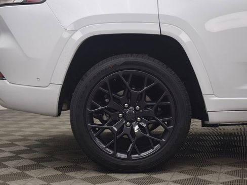 New 2026 Jeep Grand Cherokee Summit AWD/4WD image 8