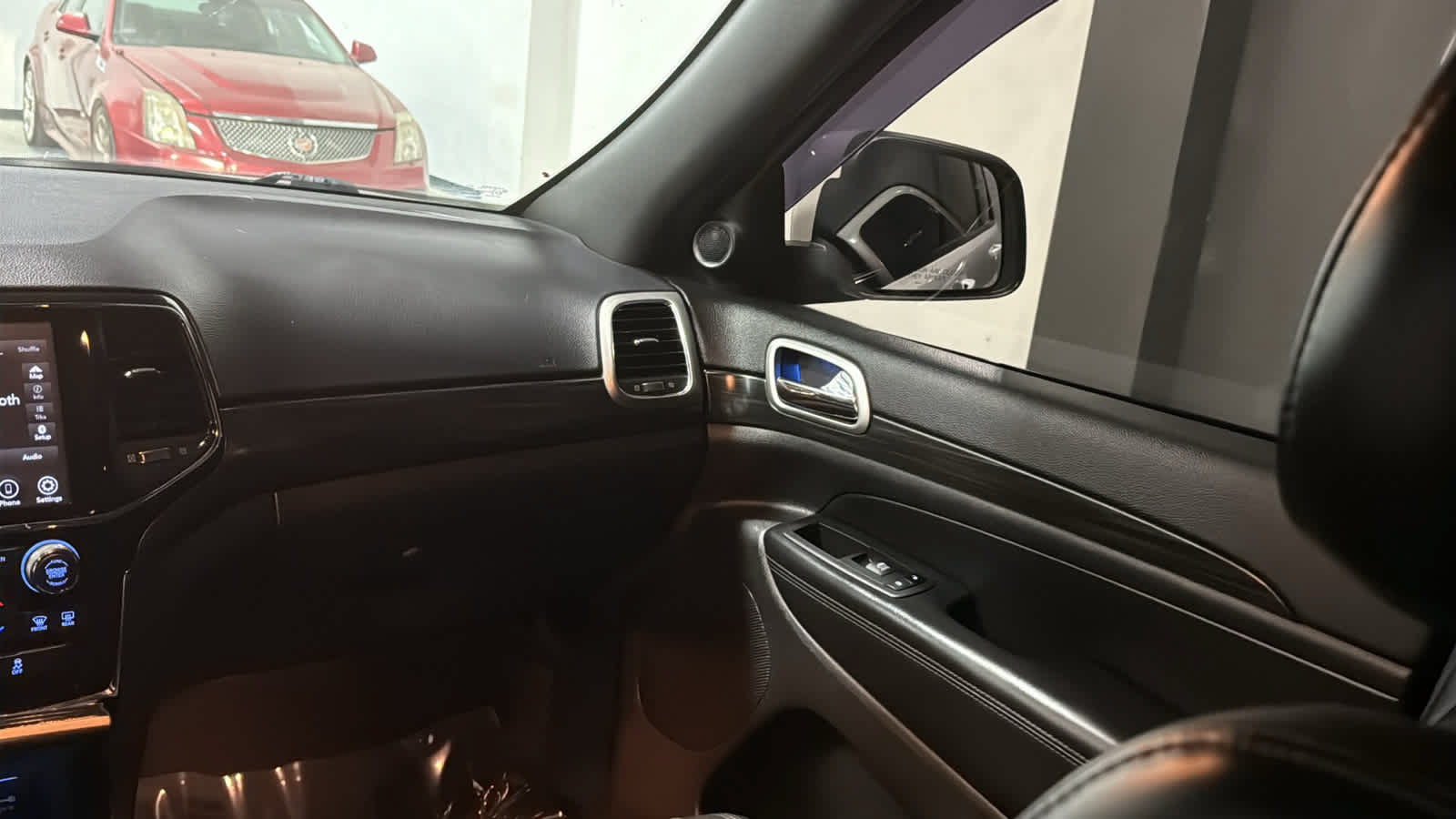 Used 2020 Jeep Grand Cherokee Altitude AWD/4WD image 27