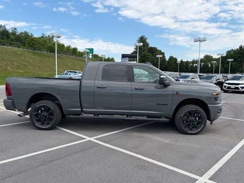 New 2026 RAM 2500 Laramie AWD/4WD image 9