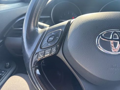 Used 2018 Toyota C-HR XLE FWD image 18