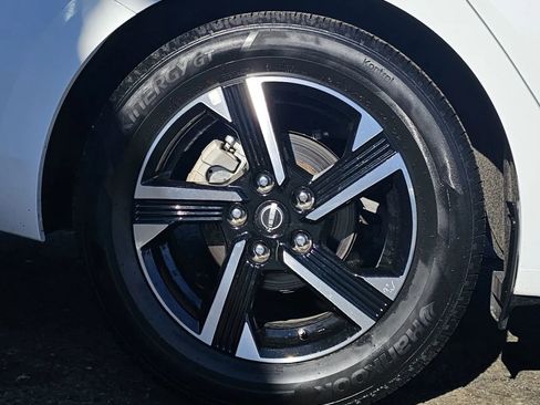 Used 2025 Nissan Sentra SV FWD image 6