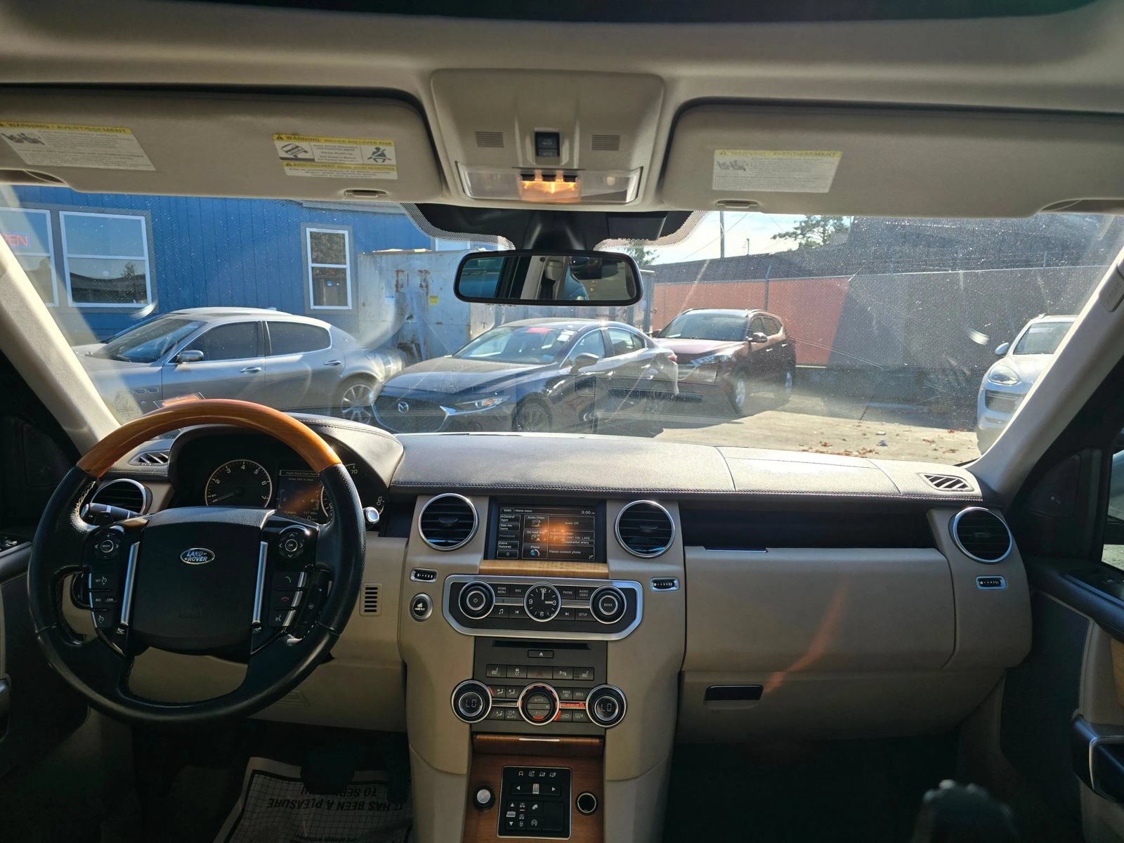 Used 2015 Land Rover LR4 HSE LUX AWD/4WD image 12