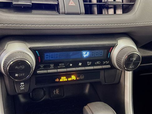 Used 2025 Toyota RAV4 XLE image 24