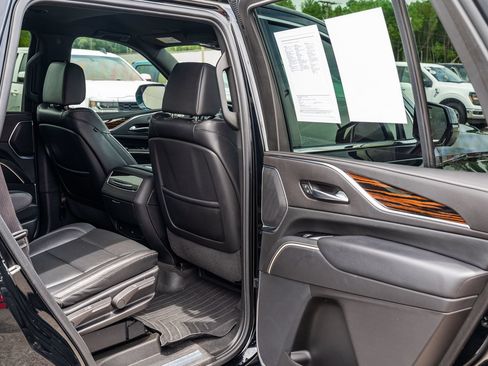 Used 2024 Cadillac Escalade Luxury w/ LPO, Floor Liner Package AWD/4WD image 13