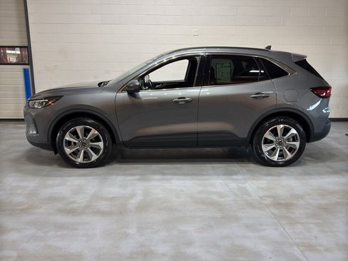 Used 2025 Ford Escape Platinum image 2