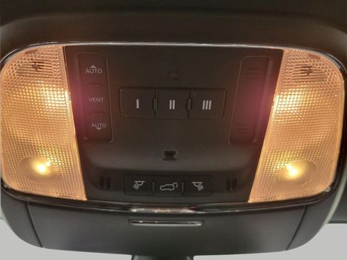 Used 2022 Jeep Grand Cherokee Laredo X AWD/4WD image 18